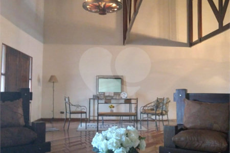 Casa à venda com 4 quartos, sendo 3 suítes,  em Vila Áurea, Poá, SP