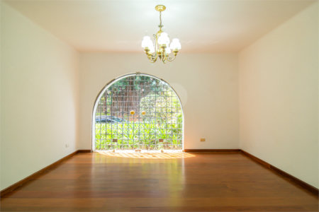 Casa Térrea à venda com 5 quartos, sendo 2 suítes, em Jardim Marajoara, São Paulo, SP