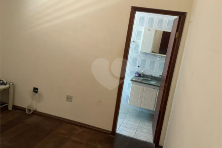 Casa à venda com 4 quartos, sendo 1 suíte, em Vila Santana, Sorocaba, SP