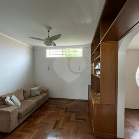 Casa térrea para venda no bairro Vila Xavier em Araraquara/SP.