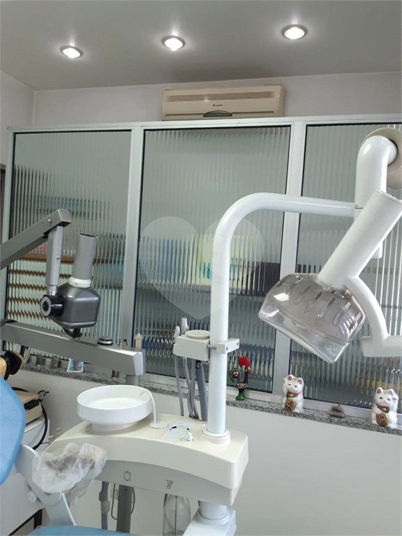 Sala com consultório odontológico à venda na Liberdade