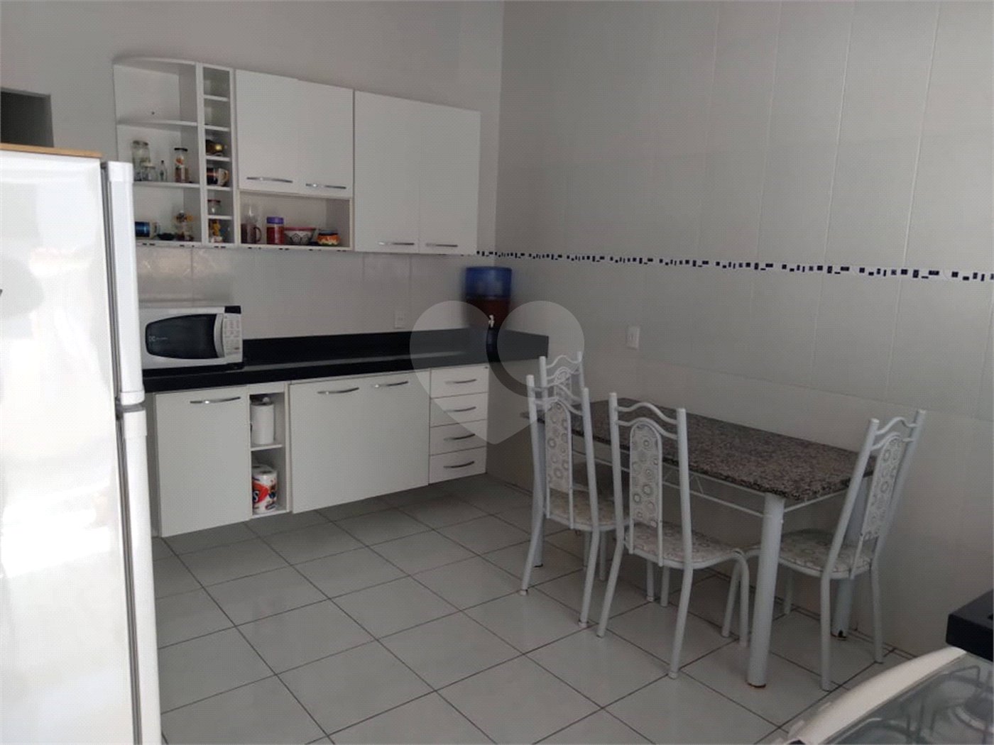 Sobrado espaçoso e bem localizado