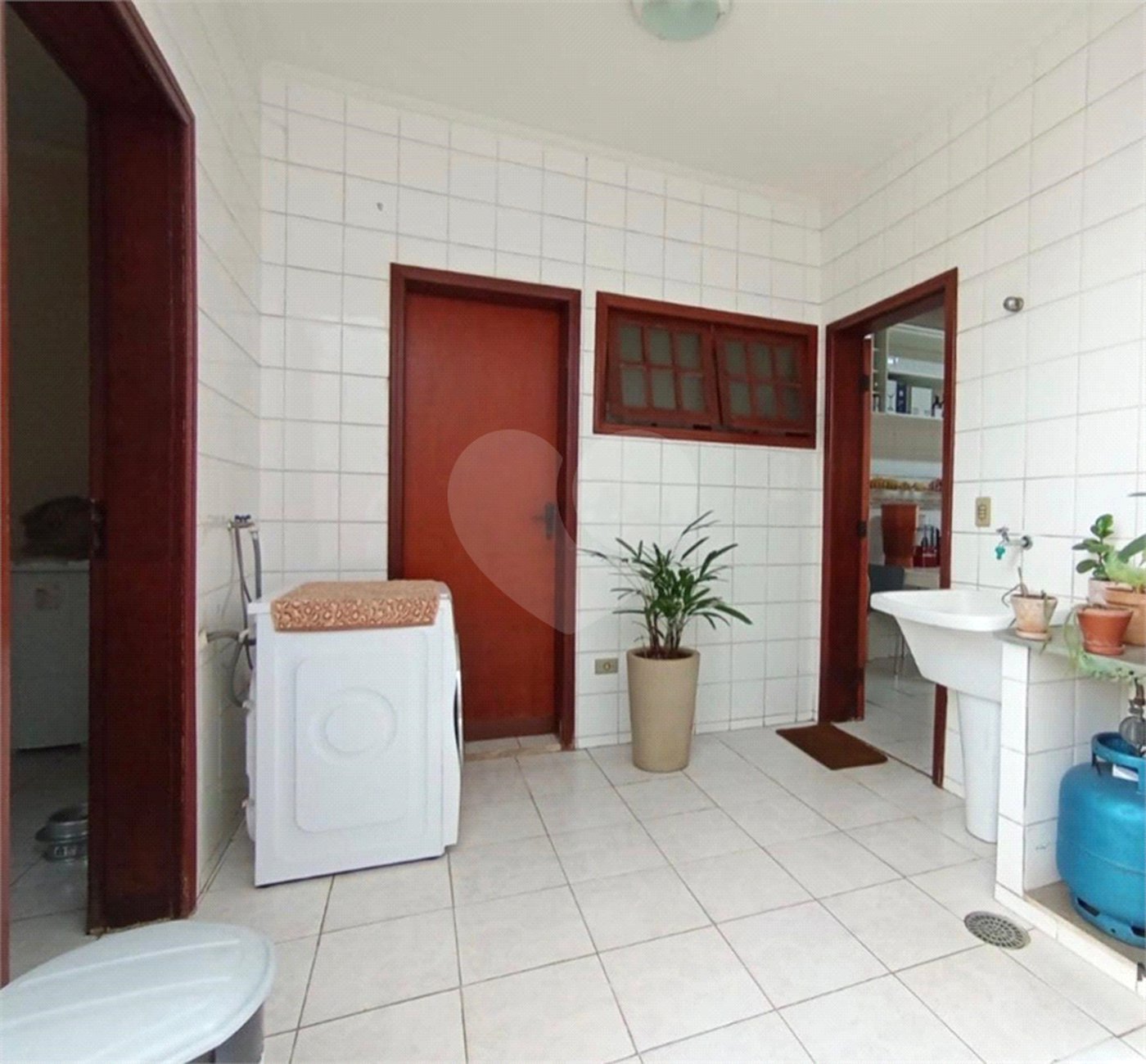Casa à venda com 5 quartos, sendo 1 suíte, no condomínio Constantino Mattucci, Sorocaba - SP