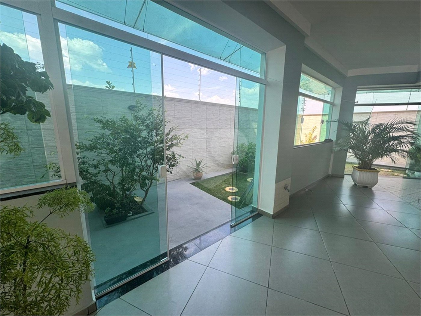 Sobrado à venda com 5 quartos, sendo 3 suítes, em Vila Nivi, São Paulo, SP