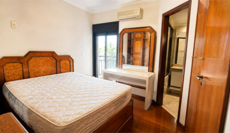 Apartamento à venda com 4 quartos, sendo 1 suíte,  em Moema, São Paulo, SP