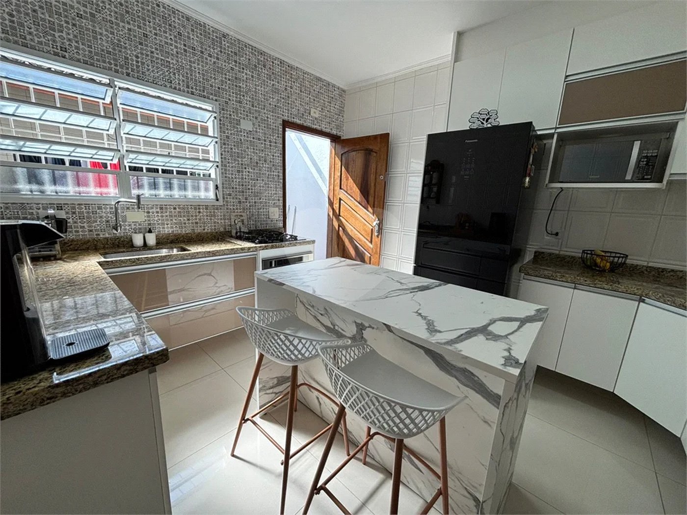 Casa à venda com 3 quartos, sendo 1 suíte, no condomínio Mira Estrela, São Paulo - SP