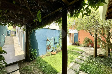 Sobrado à venda com 4 quartos, sendo 2 suítes, em Jardim Jussara, São Paulo, SP