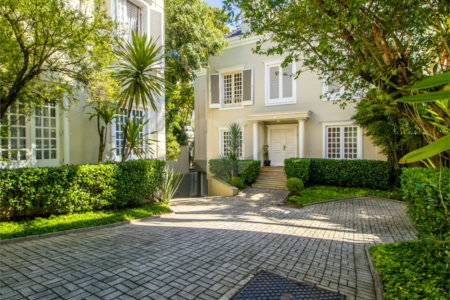 Casa à venda com 5 quartos, sendo 4 suítes, no condomínio Bounganville, São Paulo - SP