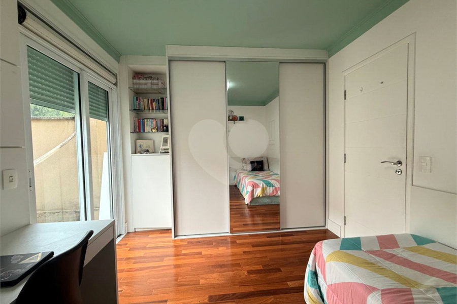 Casa à venda com 4 quartos, sendo 2 suítes, no condomínio Florada da Serra, São Paulo - SP