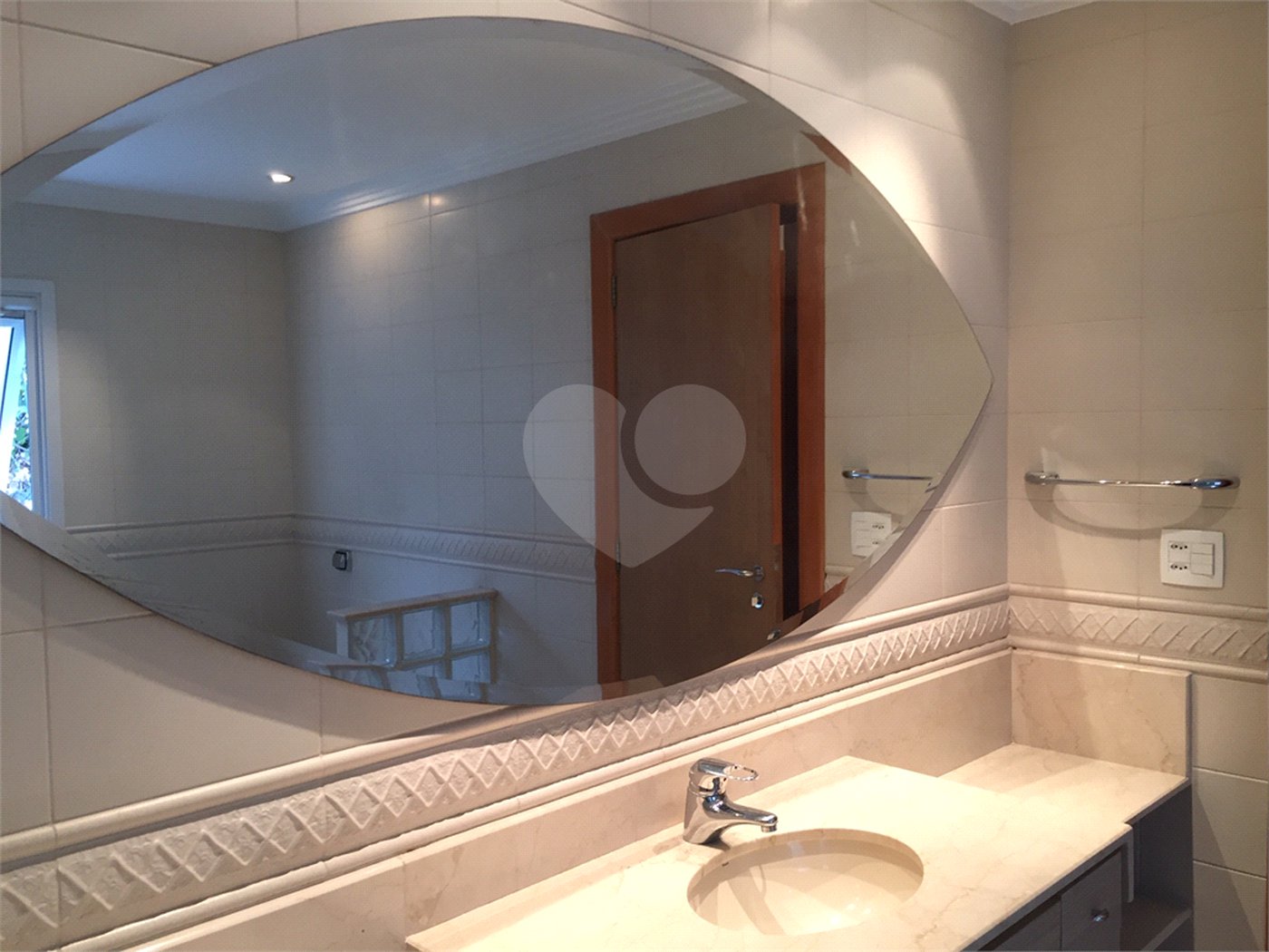 Casa à venda com 4 quartos, sendo 2 suítes, no condomínio Residencial Morumbi, São Paulo - SP