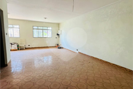 Casa à venda com 4 quartos, sendo 2 suítes,  em Vila Galvão, Guarulhos, SP