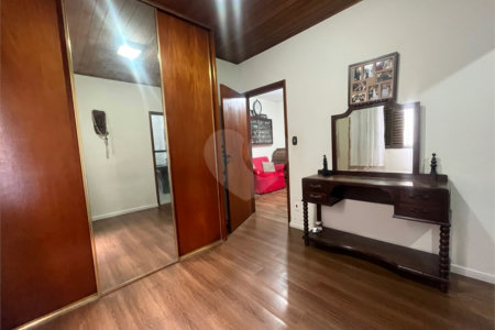 Casa à venda com 4 quartos, sendo 1 suíte,  em Jardim Franca, São Paulo, SP