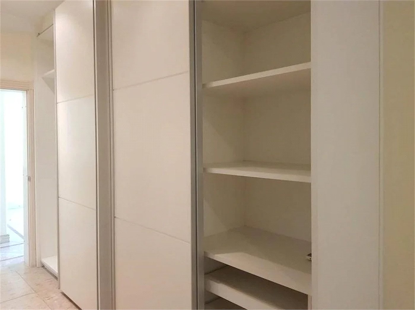 Casa à venda com 4 suítes no condomínio Vilaretto, São Paulo - SP