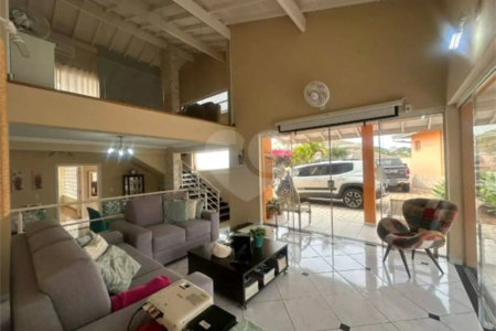 Casa à venda com 3 quartos, sendo 1 suíte, no condomínio Residencial Delle Stelle, Louveira - SP