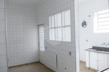 Casa à venda com 3 quartos, sendo 1 suíte, no condomínio Praça Pero Vaz de Caminha,260, São Paulo - SP