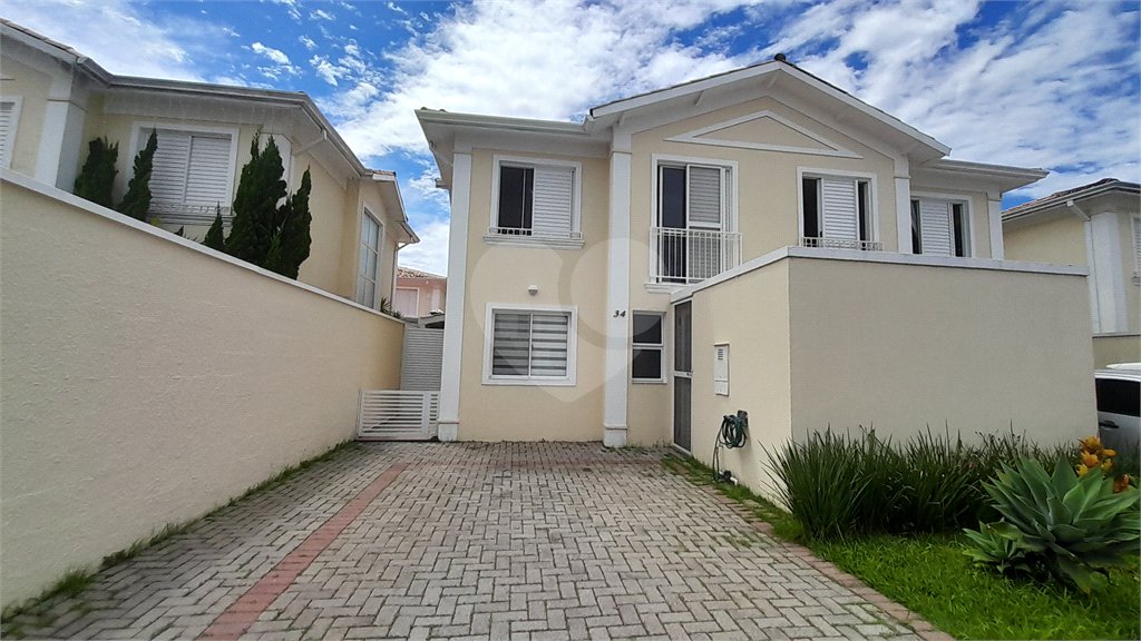 Casa à venda com 3 quartos, sendo 1 suíte, no condomínio Residencial Jardins, São Bernardo do Campo - SP