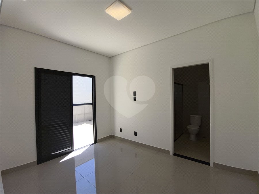 Casa à venda ou para alugar com 3 quartos, sendo 1 suíte, no condomínio Condomíno Helena Maria, Sorocaba - SP