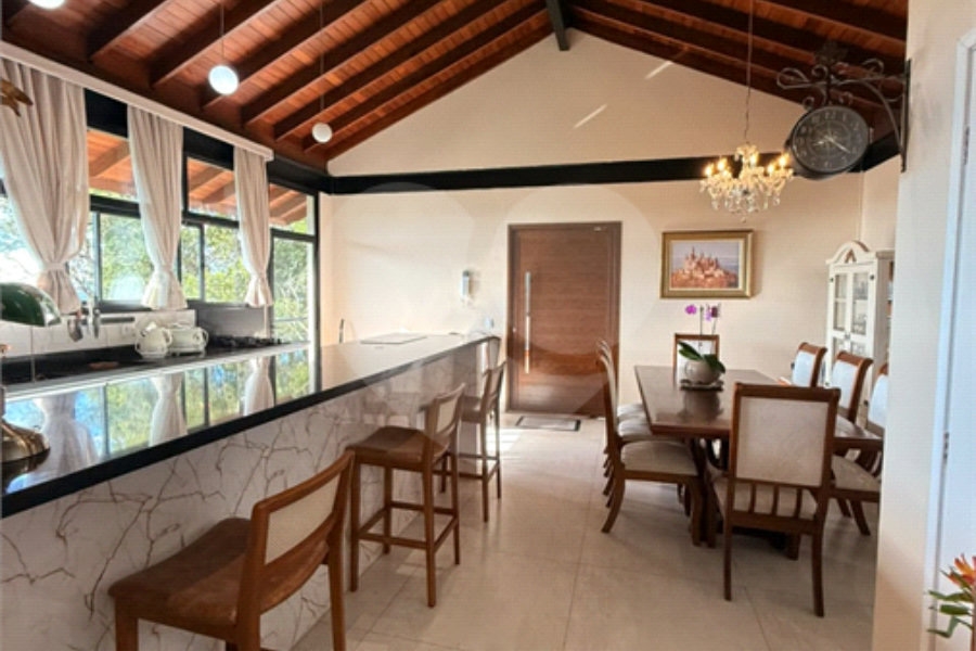 Casa à venda com 4 quartos, sendo 1 suíte,  no condomínio Alpes da Cantareira, Mairiporã - SP