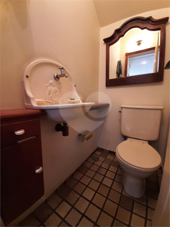 Casa à venda ou para alugar com 3 quartos, sendo 2 suítes, no condomínio Chácara das Rosas, São Paulo - SP