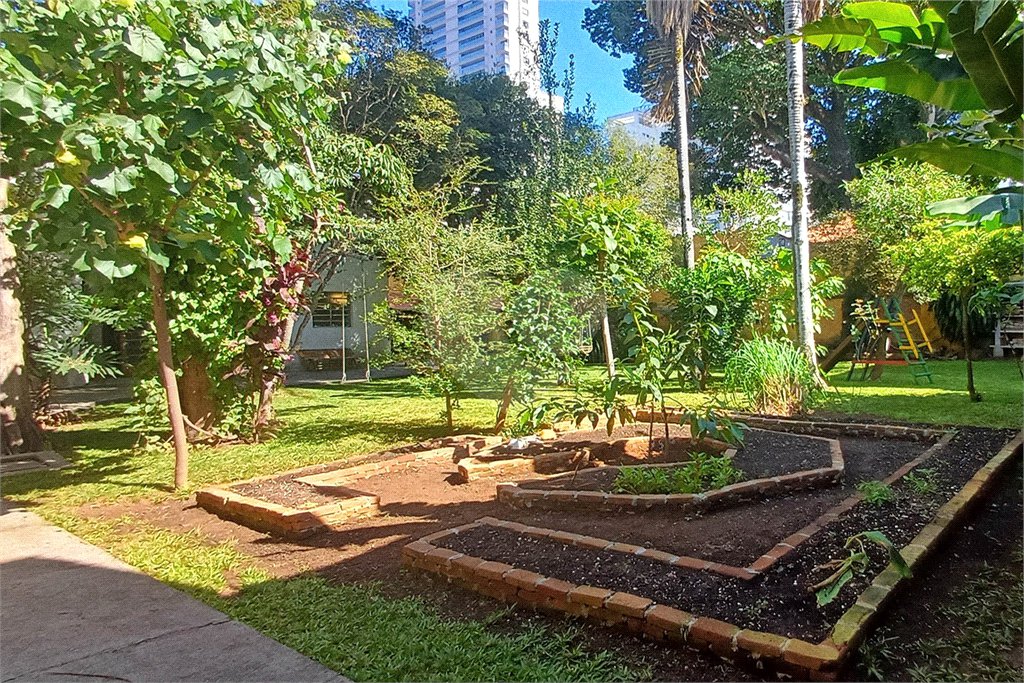 Casa Térrea à venda com 4 quartos, sendo 1 suíte,  em Brooklin Velho, São Paulo, SP