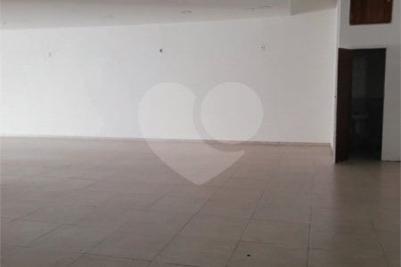 Salão para alugar em Vila Romanópolis, Ferraz de Vasconcelos, SP