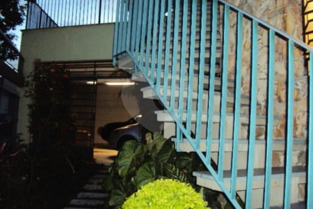 Sobrado à venda com 4 quartos, sendo 2 suítes, em Jardim Peri Peri, São Paulo, SP
