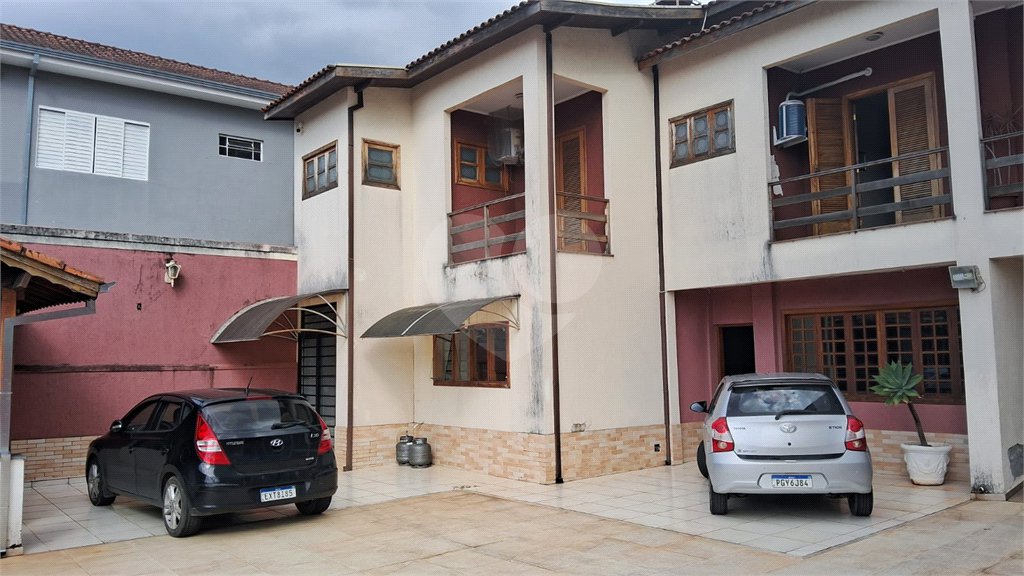 Sobrado à venda com 4 quartos, sendo 2 suítes, em Jardim Quisisana, Poços de Caldas, MG