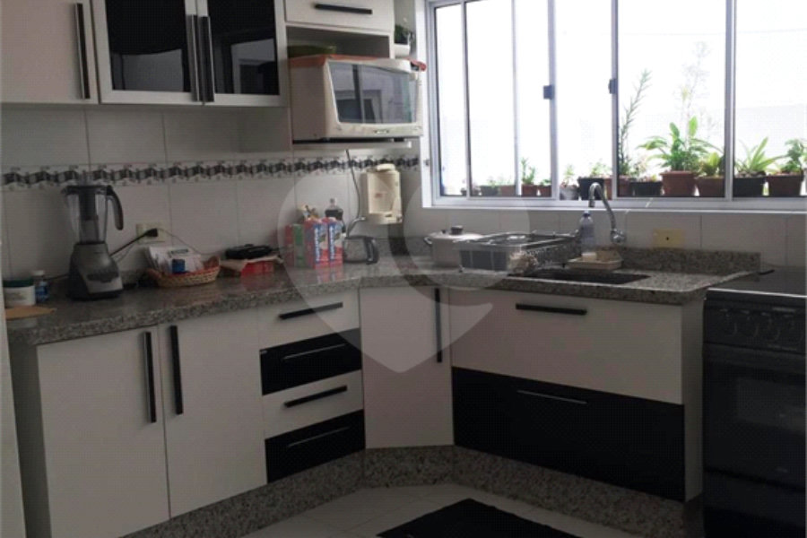 Casa à venda com 3 quartos, sendo 1 suíte, no condomínio Coelho III, São Paulo - SP