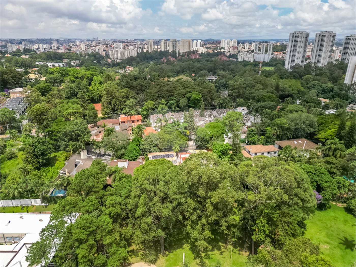 Terreno à venda no condomínio Chácara Santa Helena, São Paulo - SP
