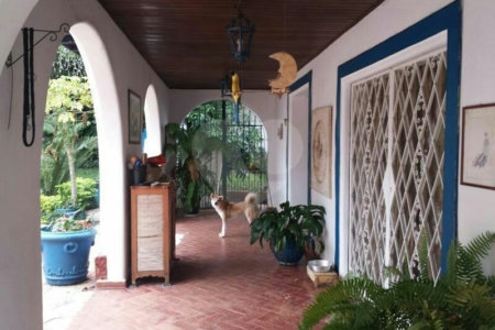 Casa à venda com 5 quartos, sendo 2 suítes, no condomínio Luís Romero Sanson, São Paulo - SP