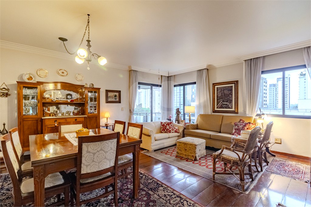 Apartamento à venda com 3 quartos, sendo 2 suítes, em Campo Belo, São Paulo, SP