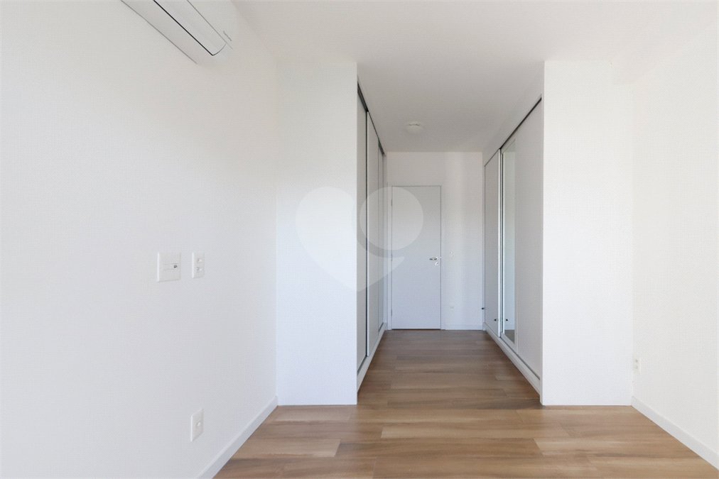 Apartamento à venda com 3 suítes em Vila Anastácio, São Paulo, SP