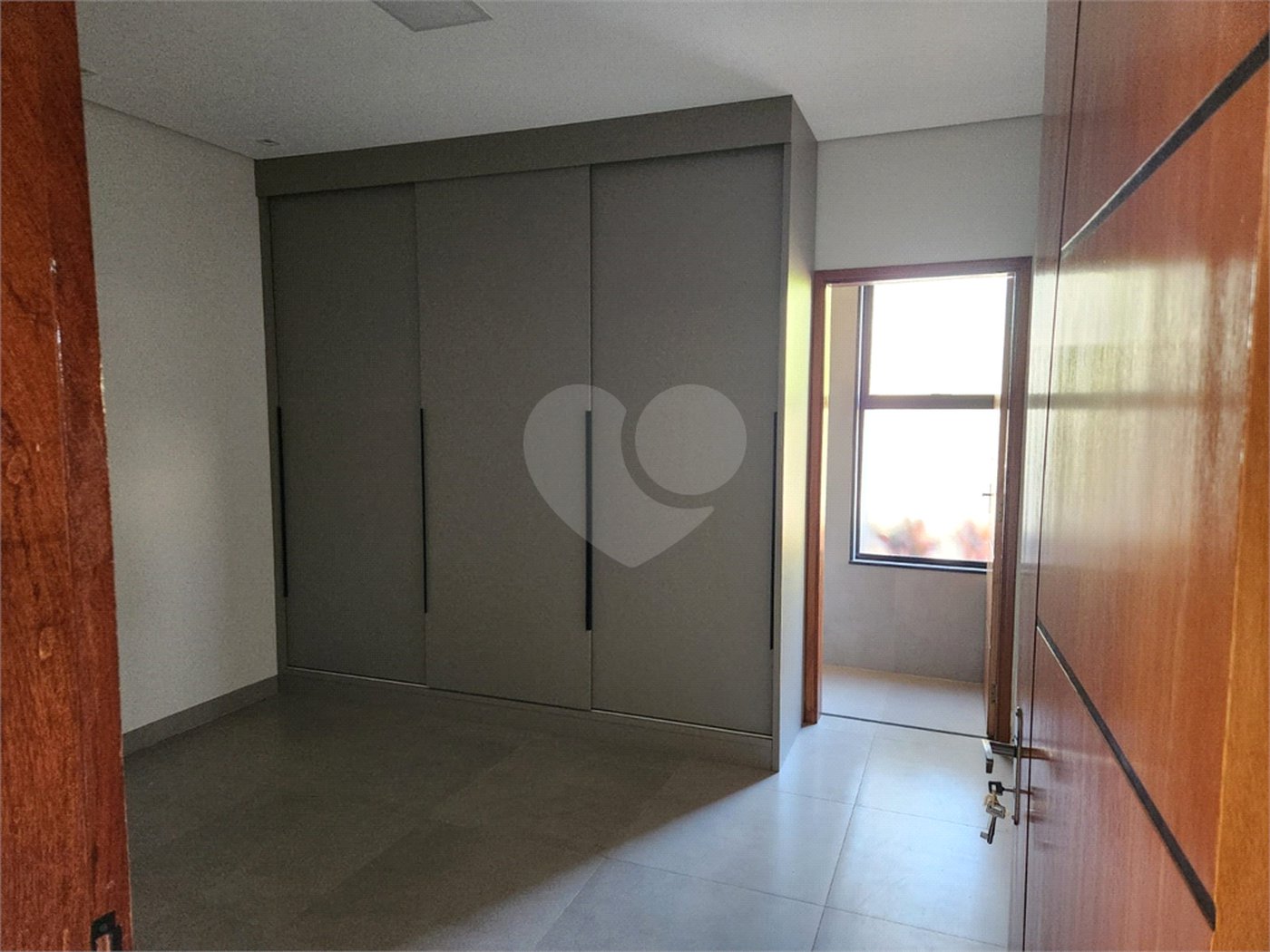 Casa à venda com 3 quartos, sendo 1 suíte, no condomínio Jd. Parque Alvorada, Araraquara - SP