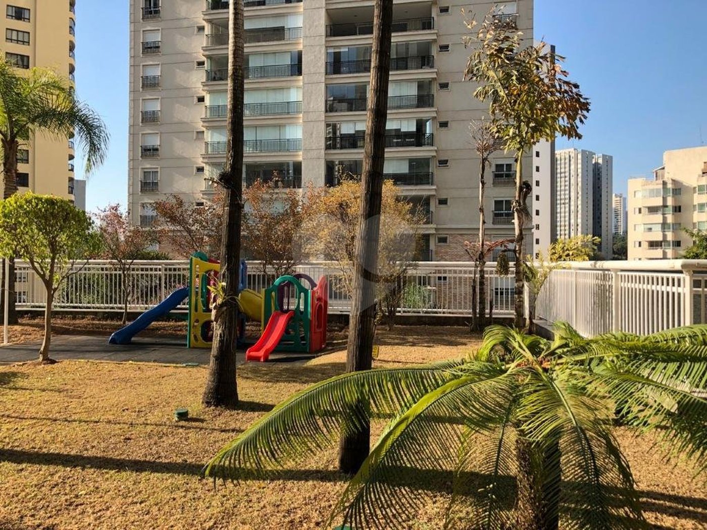 Apartamento à venda com 3 suítes em Vila Suzana, São Paulo, SP