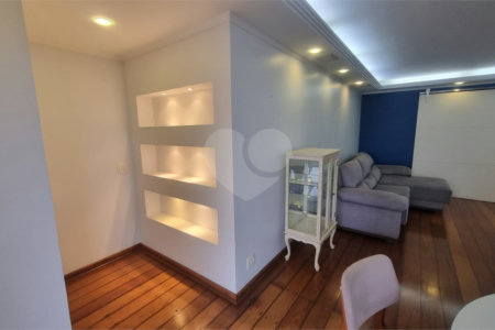 Apartamento à venda com 3 quartos, sendo 1 suíte,  em Indianópolis, São Paulo, SP