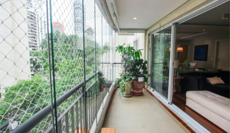 Apartamento à venda com 3 suítes em Real Parque, São Paulo, SP