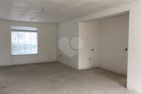 Casa à venda com 4 quartos, sendo 3 suítes,  em Vila Monumento, São Paulo, SP
