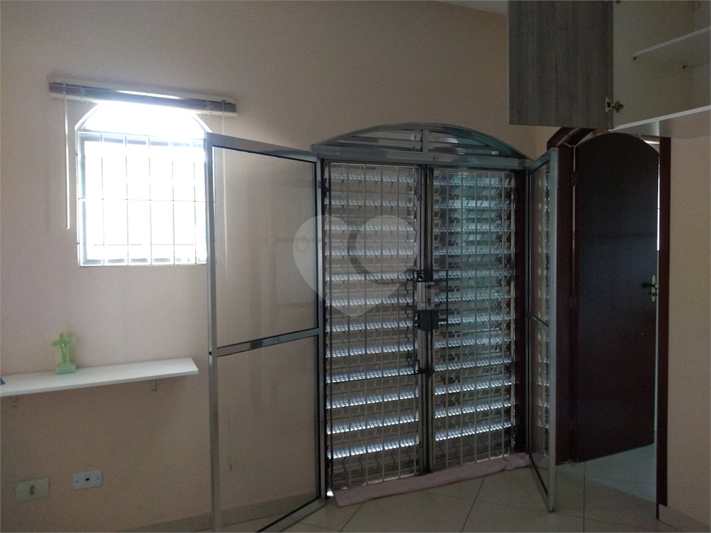 Sobrado à venda com 3 quartos, sendo 1 suíte,  em Residencial Rancho Grande, Itaquaquecetuba, SP