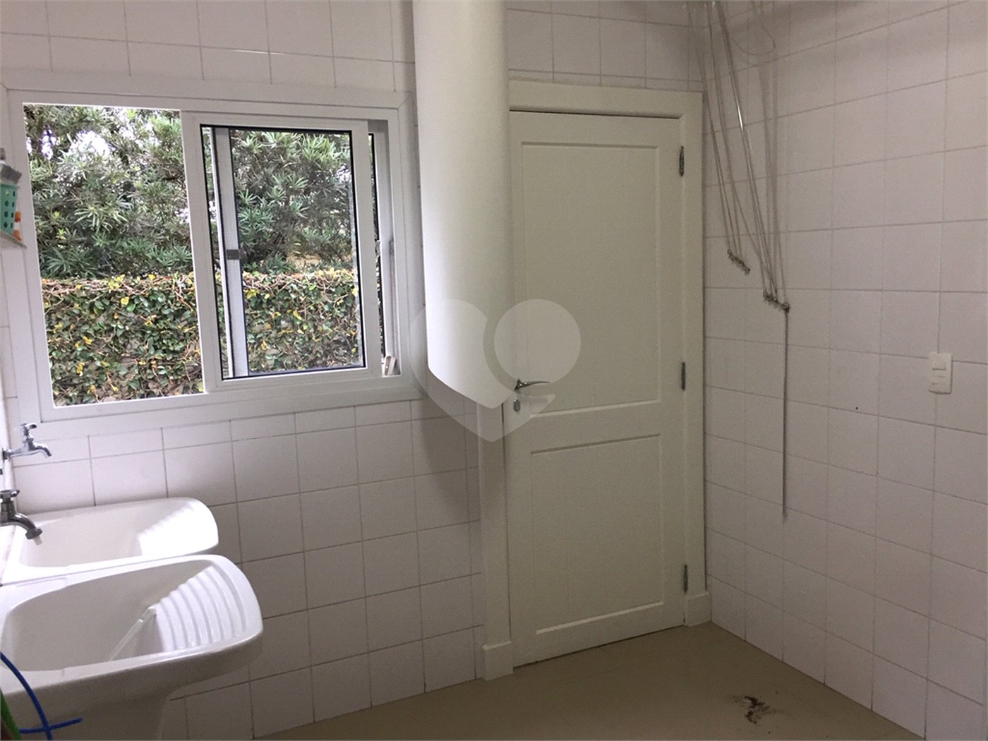 Casa à venda com 4 quartos, sendo 2 suítes, no condomínio Residencial Morumbi, São Paulo - SP