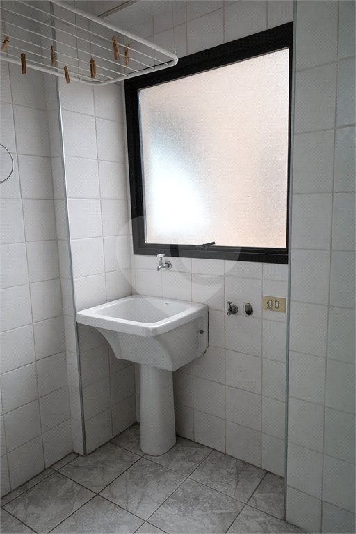 Apartamento à venda com 3 quartos, sendo 1 suíte,  em Enseada, Guarujá, SP