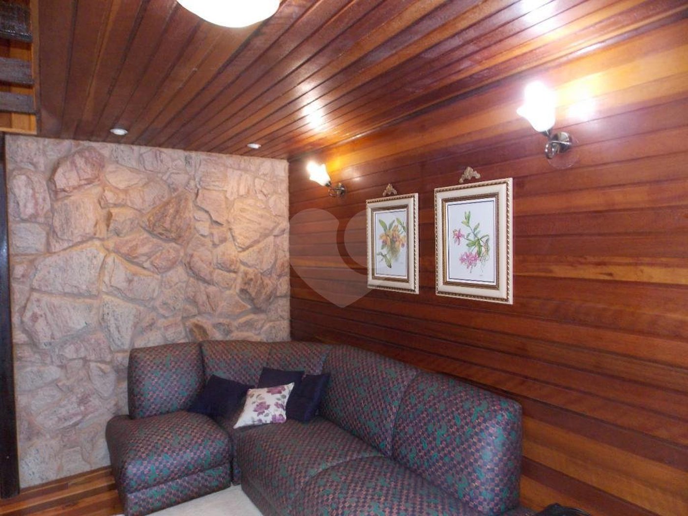 Sobrado à venda com 6 quartos, sendo 4 suítes, em Parque Petrópolis, Mairiporã, SP