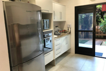 Casa à venda com 9 quartos, sendo 8 suítes, no condomínio Village Elisabete, Rio de Janeiro - RJ