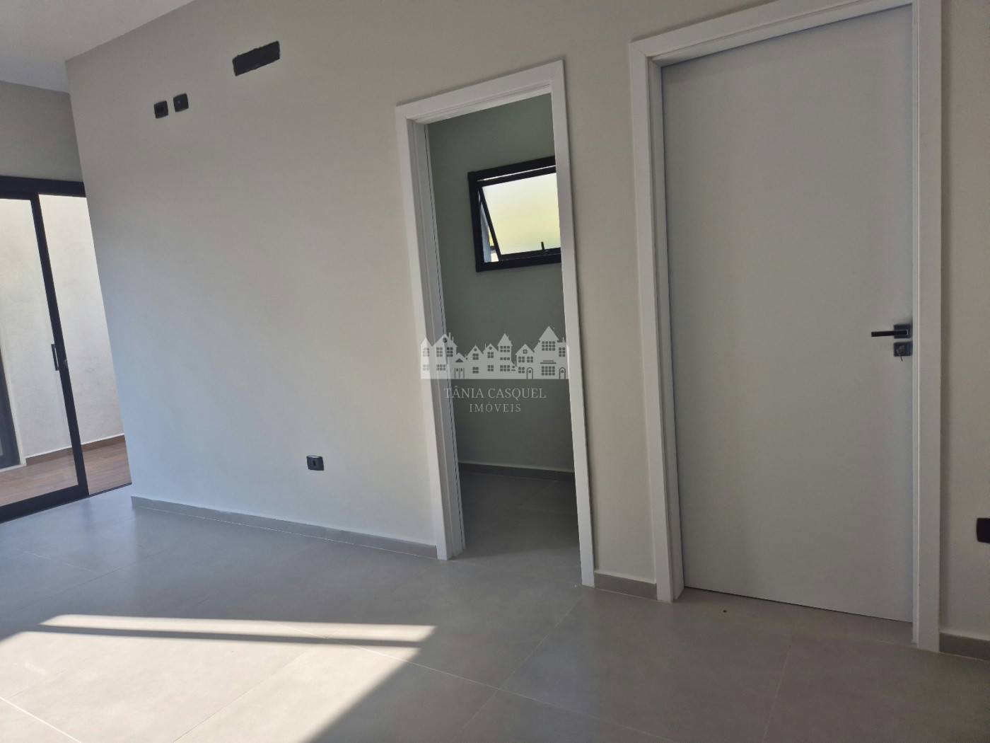 Casa térrea à venda com 4 quartos, sendo 2 suítes, no condomínio Alto da Floresta, Bom Jesus dos Perdões - SP