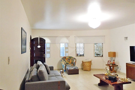 Casa à venda com 3 quartos, sendo 1 suíte, no condomínio Praça Doutor José Augusto César,8, São Paulo - SP