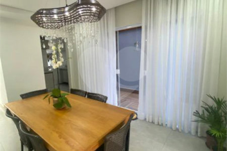 Casa à venda com 3 suítes no condomínio Campos do Conde I, Paulínia - SP