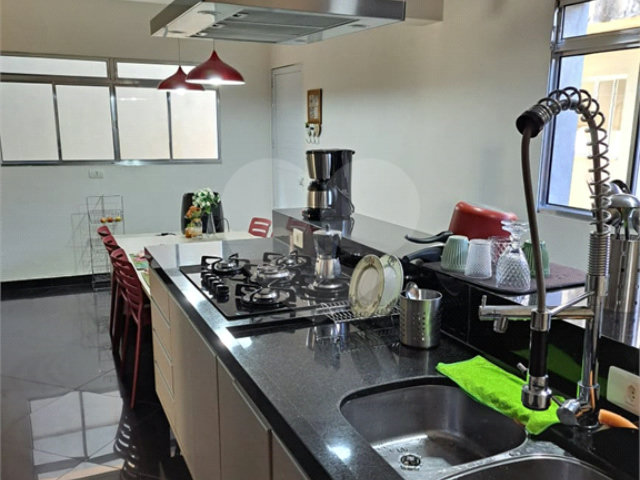Sobrado à venda com 4 quartos, sendo 2 suítes,  em Jaraguá, São Paulo, SP