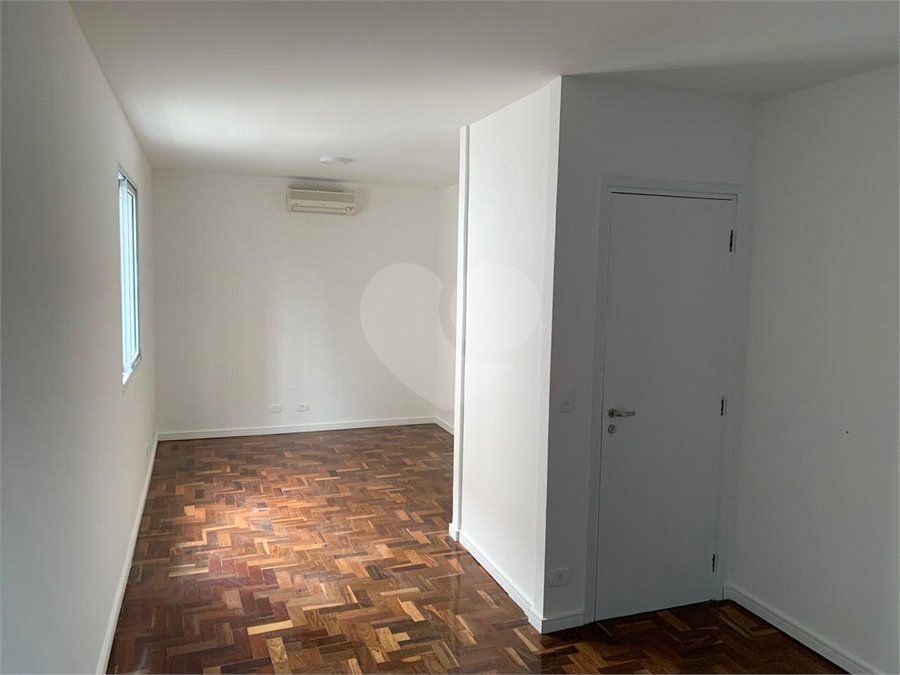 Sobrado à venda ou para alugar com 7 quartos, sendo 3 suítes, em Vila Mariana, São Paulo, SP