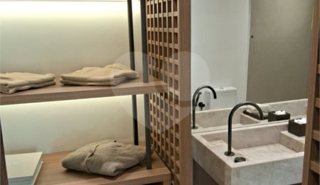 Apartamento à venda com 3 suítes em Moema, São Paulo, SP