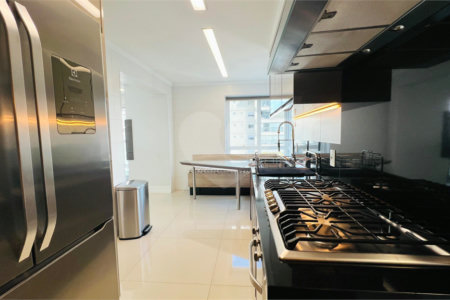 Apartamento à venda com 3 suítes em Campo Belo, São Paulo, SP