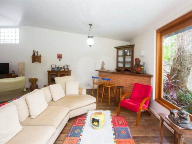 Casa à venda com 4 quartos, sendo 2 suítes,  em Chácara Flora, São Paulo, SP